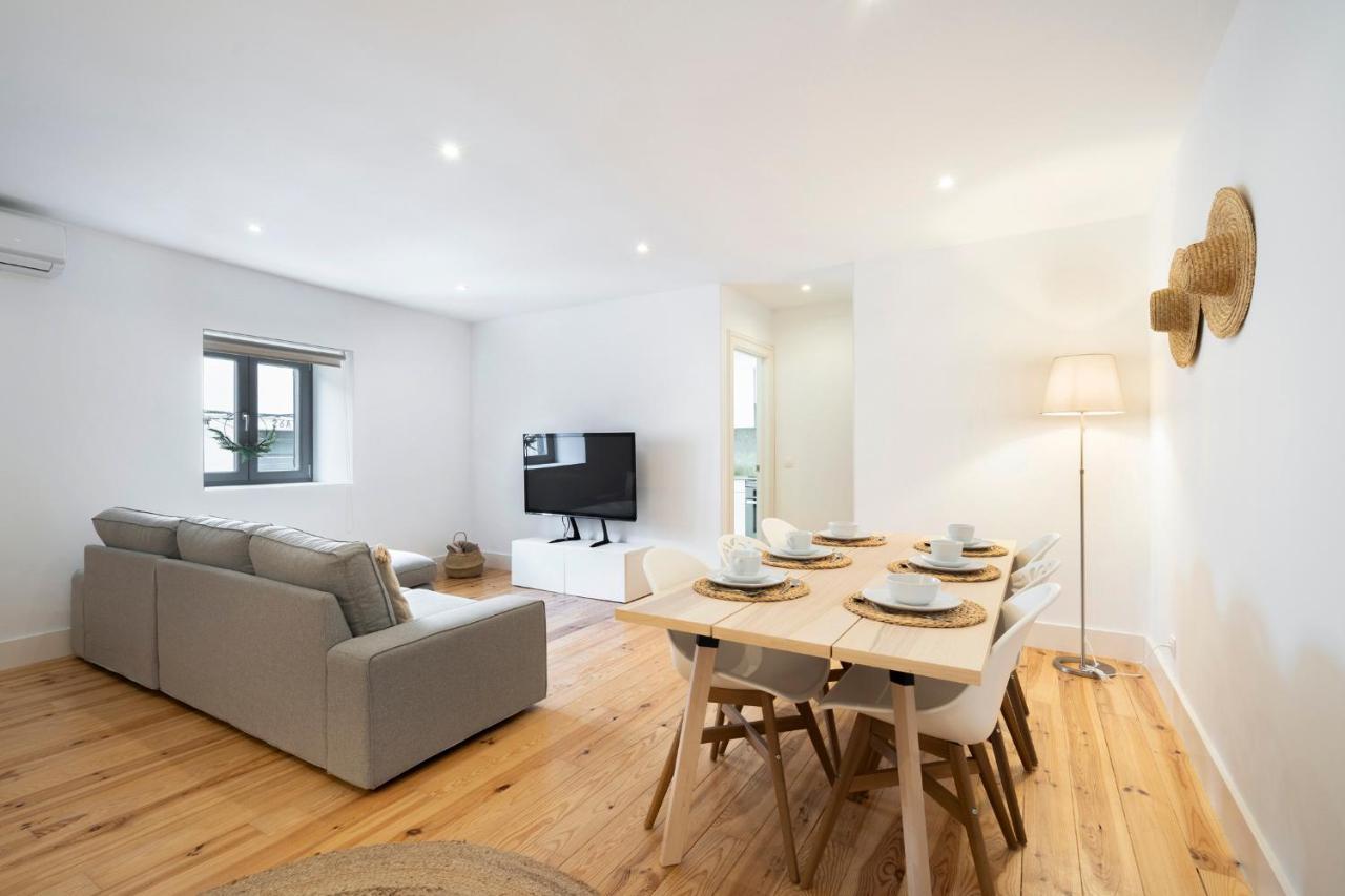 Warm And Cozy Parquet Flooring Apartment In Almada Exteriér fotografie