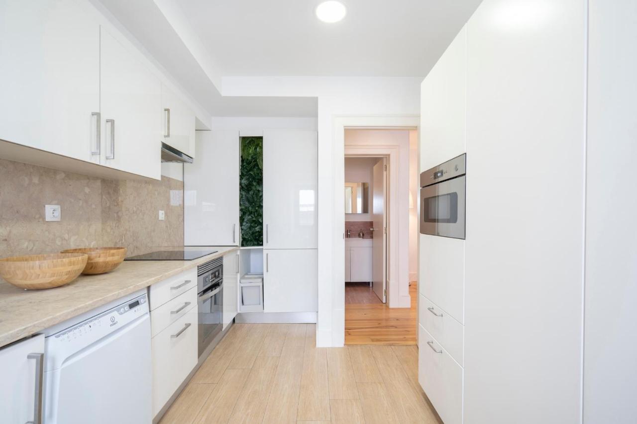 Warm And Cozy Parquet Flooring Apartment In Almada Exteriér fotografie