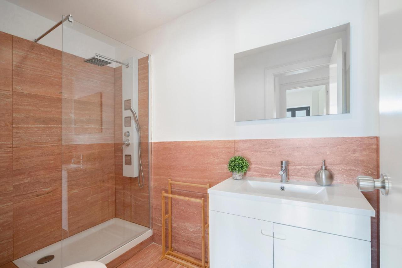 Warm And Cozy Parquet Flooring Apartment In Almada Exteriér fotografie