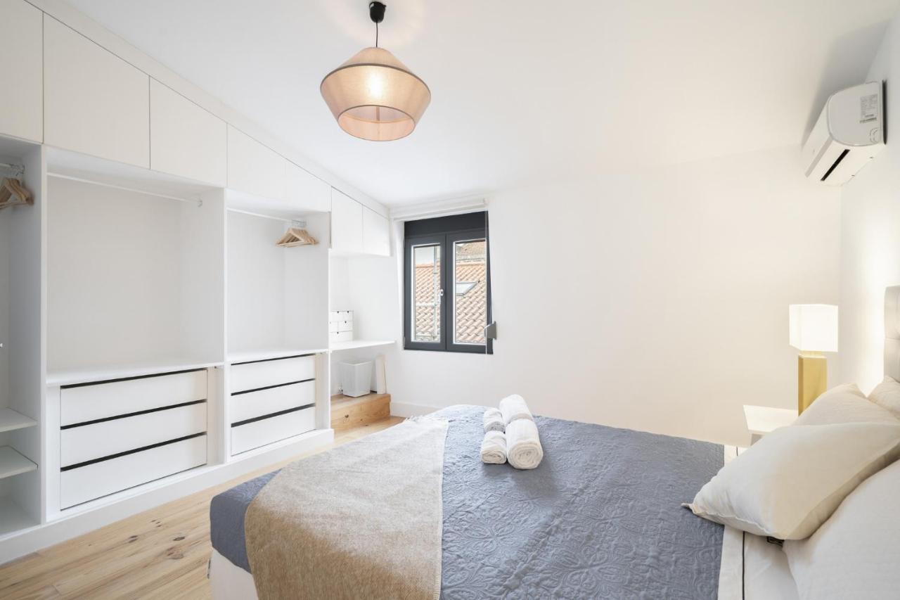 Warm And Cozy Parquet Flooring Apartment In Almada Exteriér fotografie