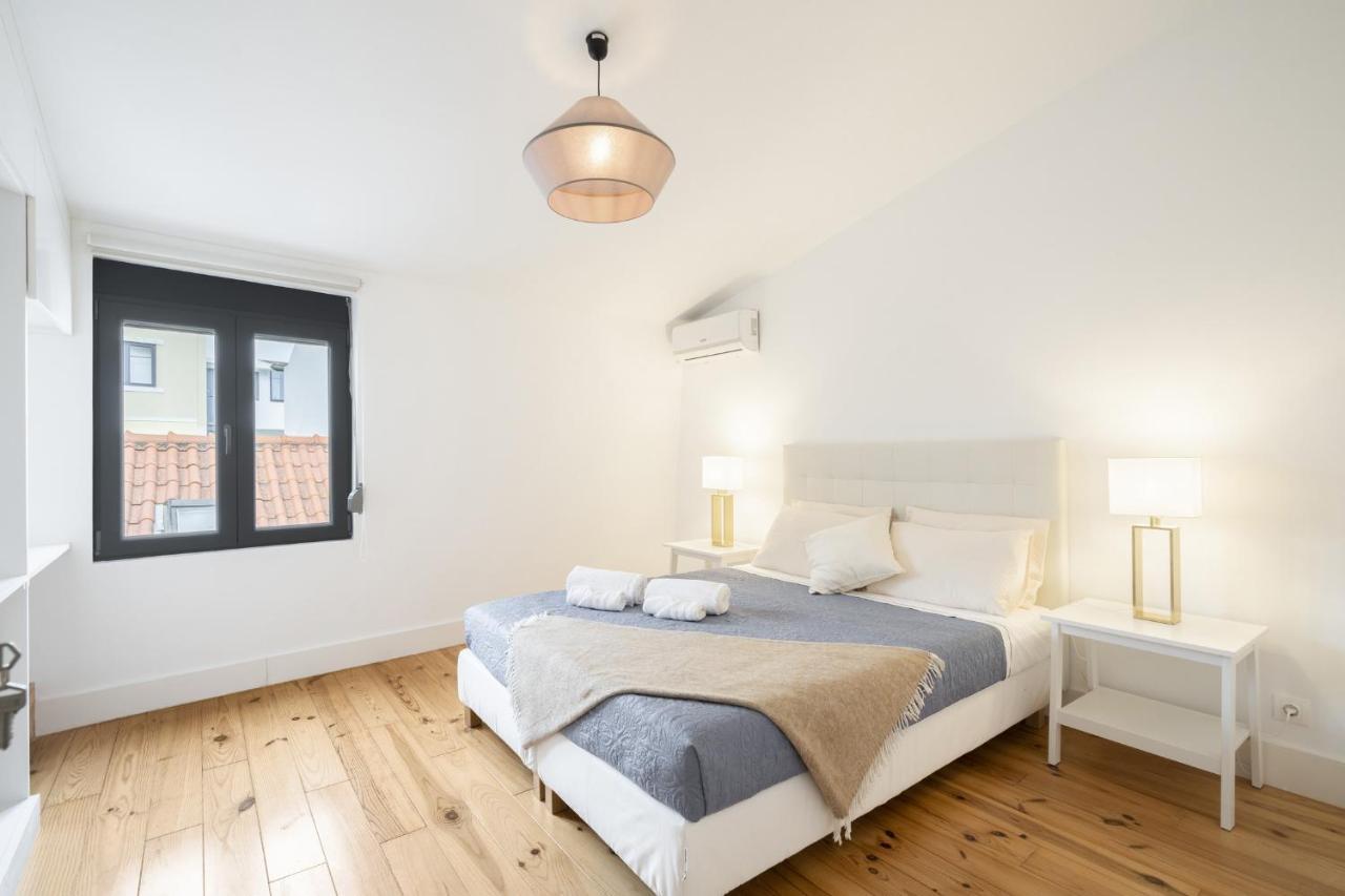 Warm And Cozy Parquet Flooring Apartment In Almada Exteriér fotografie