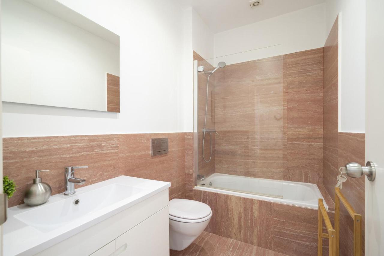 Warm And Cozy Parquet Flooring Apartment In Almada Exteriér fotografie